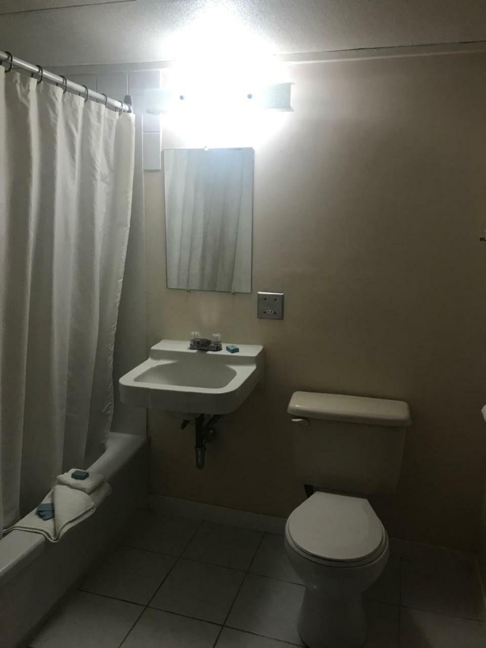Oasis Hotel Кэш-Крик Экстерьер фото